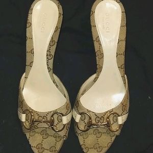 Gucci tan pumps